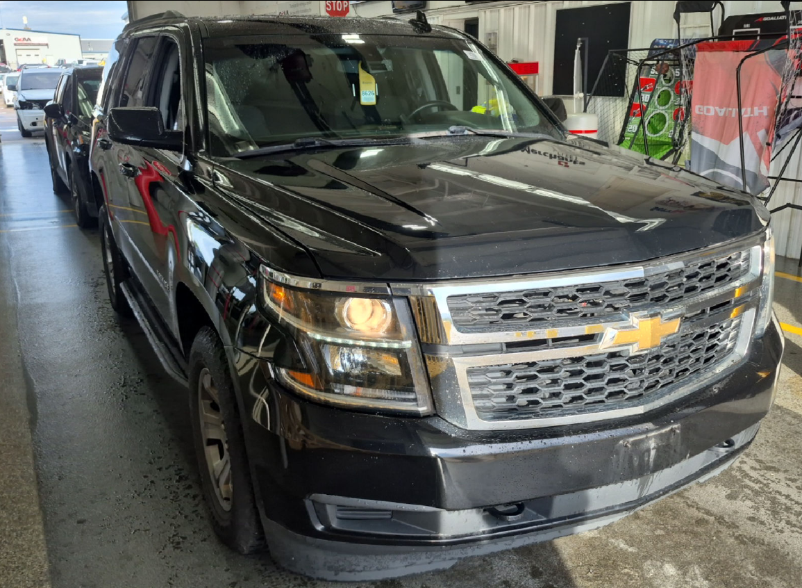 Former government Chevrolet Tahoe photographed at a public vehicle auction