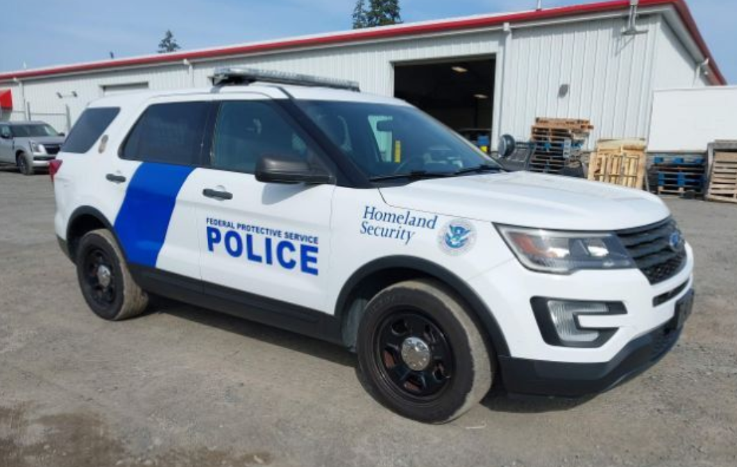Federal Protective Service Ford Explorer photographed before sale.