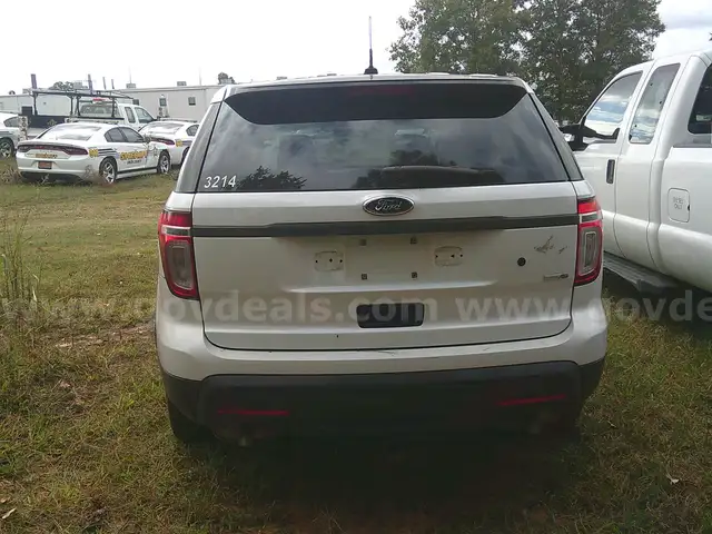 Rear of the white 2014 Ford Explorer at the government auction location